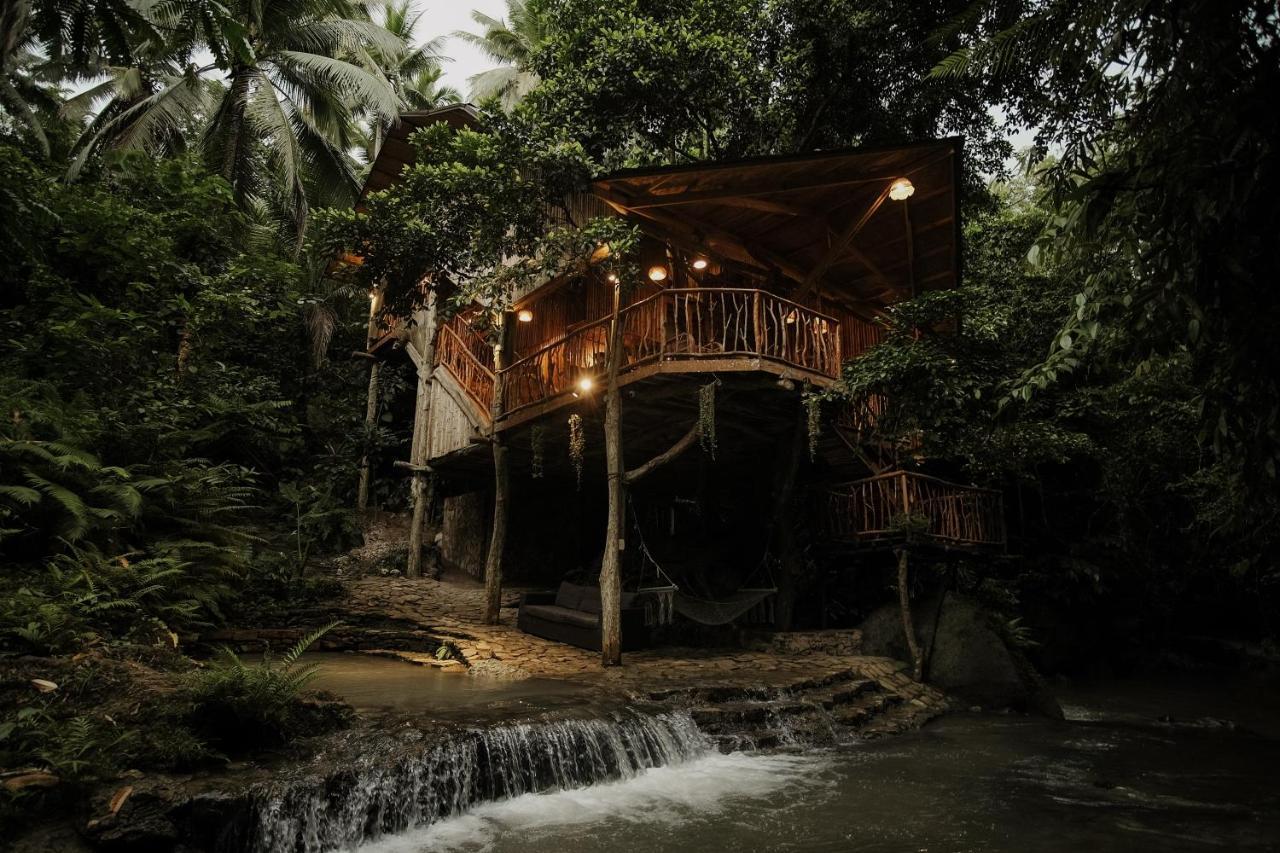 Treehouse De Valentine Villa Balamban Exterior photo